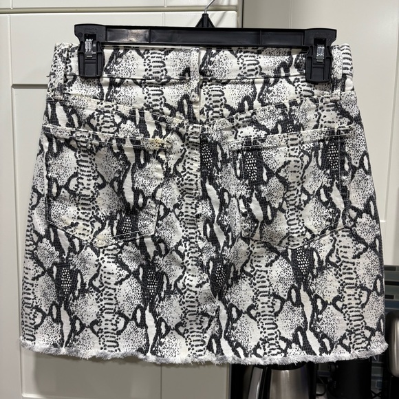 Frame python snakeskin denim print mini skirt - Picture 6 of 8